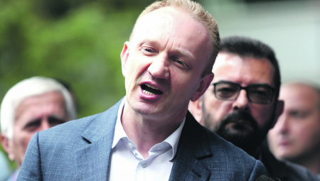 IZGUBIO SPOR  Prvi osnovni sud u Beogradu odbio tužbu Ðilasa protiv Malog