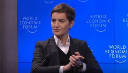 PREDSEDNICA VLADE ANA BRNABIĆ SA PIČOM Članstvo u Evropskoj uniji i stabilan, ekonomski jak i dobro povezan region, prioriteti Srbije.