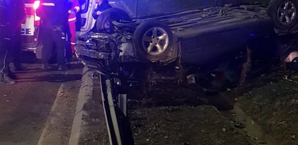 UDES KOD TOŠINOG BUNARA Vozilo se prevrnulo na krov, vozač prebačen u Zemunsku bolnicu