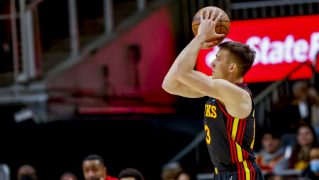 BOGDANOVIĆI BRUTALNI U NBA, SRBIN POBEDNIK Derbi duel Bogdana i Bojana, Atlanta srušila Detroit (VIDEO)