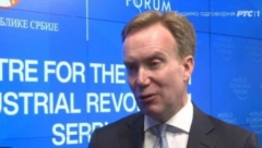 SVAKA ČAST VUČIĆU! Predsednik Svetskog ekonomskog foruma: To što Srbija investira u tehnologiju i informatiku za najmlađe, to je orijentisano prema budućnosti!