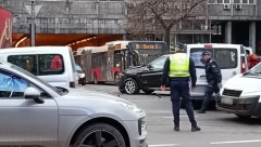 SAOBRAĆAJNA NESREĆA NA ULAZU U TERAZIJSKI TUNEL Hitna pomoć i policija intervenišu (FOTO/VIDEO)