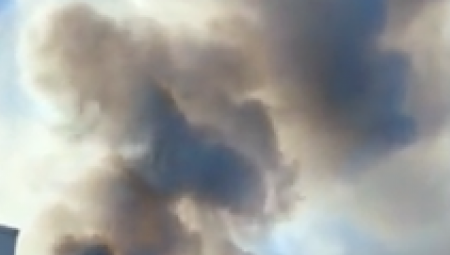 GUST DIM KULJA, NADVILI SE SIVI OBLACI Gori deponja u Čelarevu! (VIDEO)