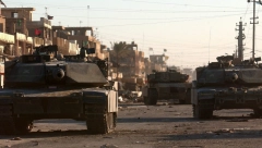 UZBUNA U MERILENDU! Opkoljena vojna baza, ugrožen avion američkog predsednika!