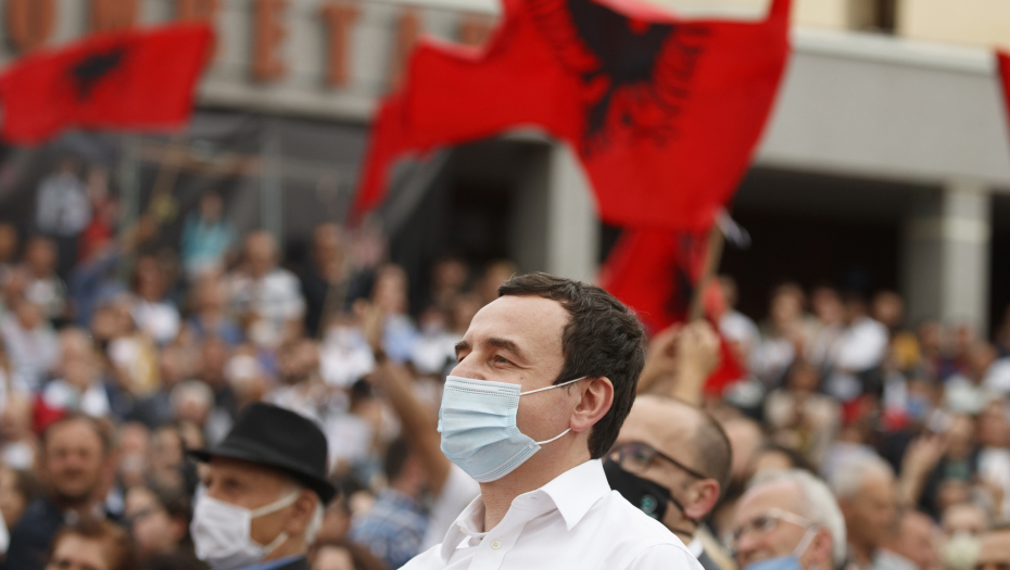 IRONIČNO JE Kurti stao rame uz rame uz Mariniku i Ponoša i napisao - Srbi da priznaju genocid