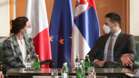 OJAČANO STRATEŠKO PARTNERSTVO U OBLASTI SPORTA! Ministar Udovičić sa francuskom ambasadorkom najavio otvaranje Multifunkcionalne sportske dvorane u Beogradu (FOTO)