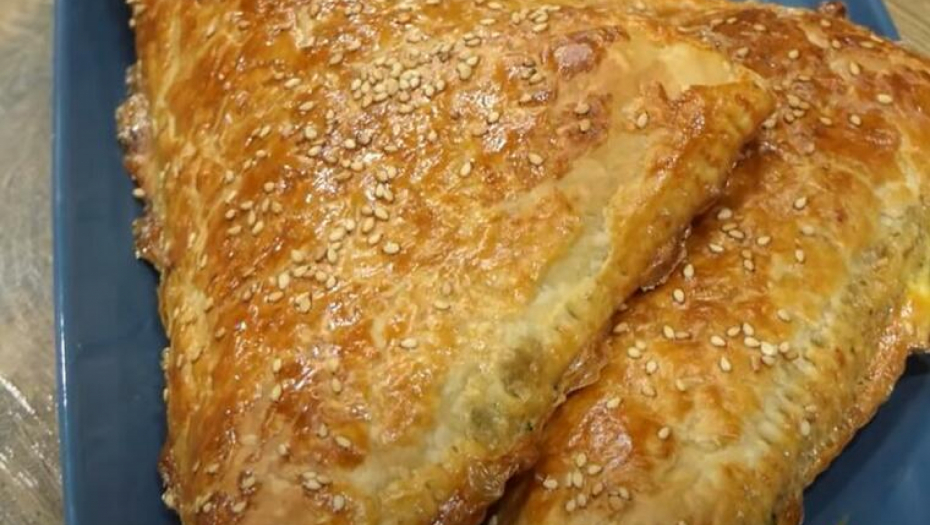 PECIVO SA KUVANIM JAJIMA, SPANAĆEM I SIROM Sočniji nadev i hrskaviju koricu još niste probali (VIDEO)