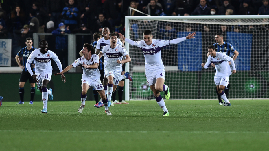 MILENKOVIĆ GOLČINOM ODVEO FJORENTINU U POLUFINALE KUPA ITALIJE! Srbin i družina sa  igračem manje nadmudrili Atalantu! (VIDEO)