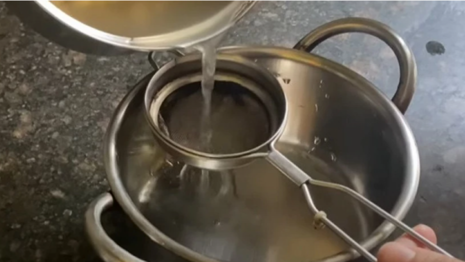 TRADICIONALNI NAPITAK NAŠIH BAKA Pravi je eliksir mladosti, a bitno je da ga pijete 4 puta dnevno mesec dana!