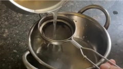 TRADICIONALNI NAPITAK NAŠIH BAKA Pravi je eliksir mladosti, a bitno je da ga pijete 4 puta dnevno mesec dana!