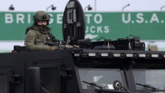 POLICIJA SPREMNA DA RAZBIJE DEMONSTRACIJE U KANADI Oni su i noćas blokirali najprometniji prelaz između te zemlje i SAD