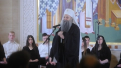 SVEČANO U HRAMU SVETOG SAVE Patrijarh Porfirije uručio stipendije najboljim studentima