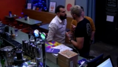 NEVIĐENI HAOS U KUĆI! Barovci ne biraju sa kim započinju svađu: Ivan poludeo pa urlao na Bar menadžera!