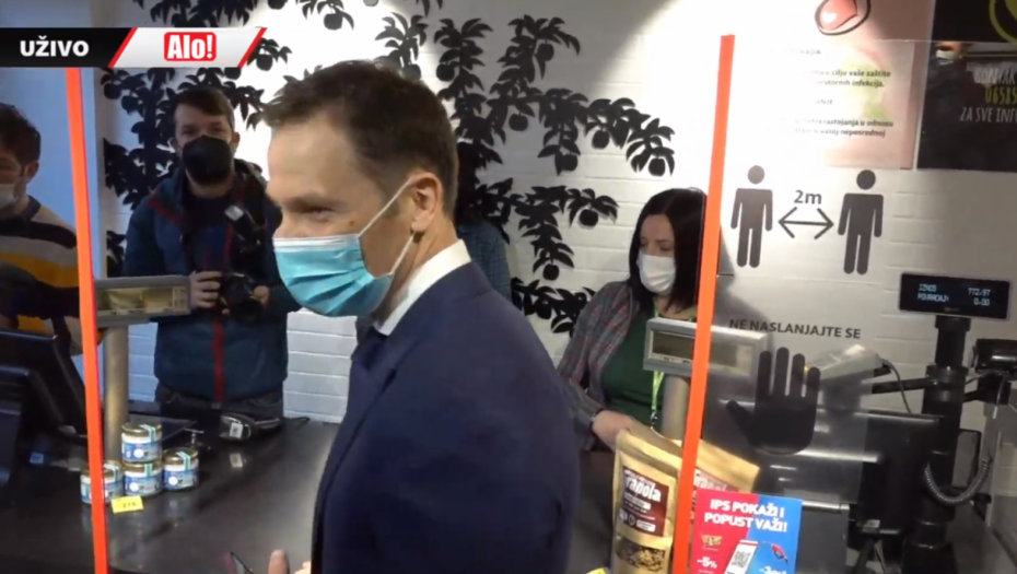 SINIŠA MALI ODUŠEVLJEN PRIMENOM E FISKALIZACIJE Proverio kako funkcioniše sistem i siguran je - mušterije će znatno manje čekati (VIDEO)