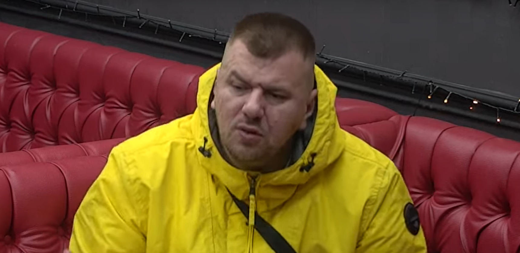 GOLE FOTKE JANJUŠEVOG ROĐENOG BRATA ŠOKIRALE JAVNOST Nemaju komunikaciju već godinama, a evo šta planira da uradi! (FOTO)