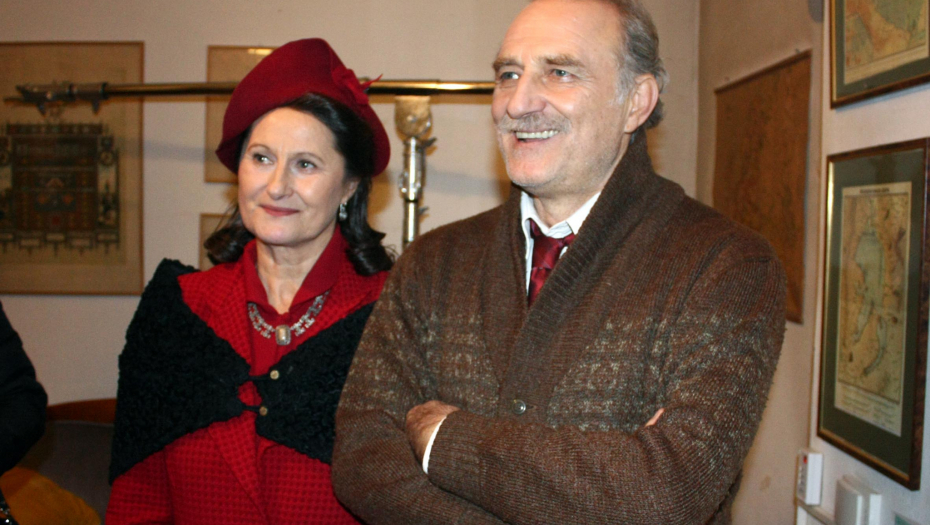 OVO JE SNAJKA LAZARA I DANICE! Takođe je poznata glumica, pojavom ostavlja bez daha, a njihovog sina je upoznala na nesvakidašnji način! (FOTO)