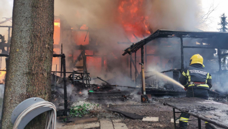 EKSPLODIRALA PLINSKA BOCA Gori kuća u prigradskom naselju kod Zrenjanina, čula se i detonacija