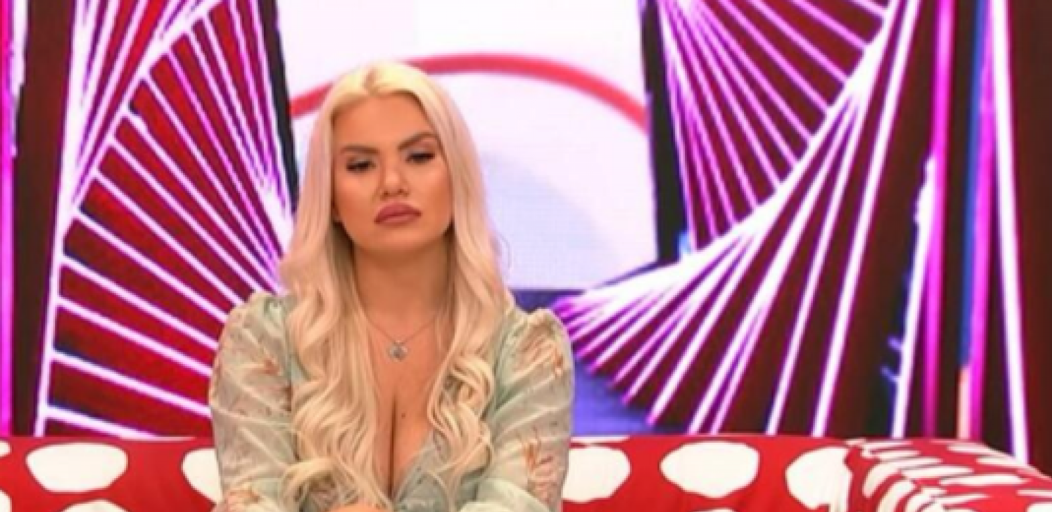 SANJA STANKOVIĆ POKAZALA DEČKA! Bivša zadrugarka pohvalila se stanom, a potom i novim partnerom, sve joj cveta (FOTO)