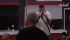 NEMOJ TI MENI TAKO, NISAM JA SA TOBOM OVCE ČUVAO! Brutalna svađa voditelja i ovog zadrugara, tenzija dostigla vrhunac!