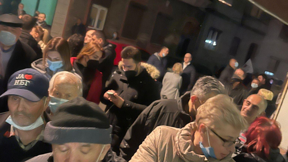 NAPREDNJACI I U ZEMUNU POHRLILI Žele da što pre ozvaniče svoju podršku Aleksandru Vučiću i Srpskoj naprednoj stranci