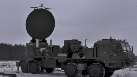 RUSKA "KRASUHA" POKAZALA KOLIKO JE MOĆNA Preoteli ukrajinsku letelicu i naterali je na prizemljenje