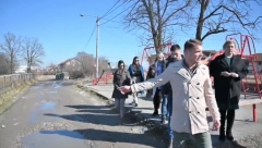 "KAO DA JE DRUGI SVETSKI RAT!" Draško Stanivuković pobesneo zbog prizora blizu škole (VIDEO)