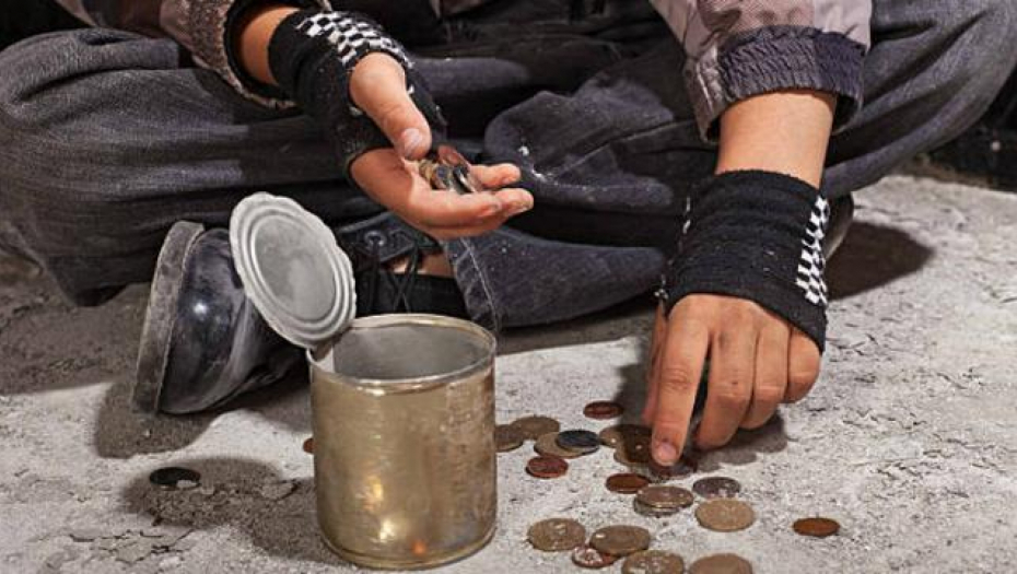 PROSJAK SLOMIO ČOVEKU BUTNU KOST JER MU JE DAO "SAMO" 80 DINARA Neverovatan slučaj u Podgorici