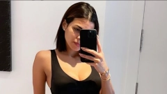 "PRIVLAČI ME  SOPSTVENI ODRAZ U OGLEDALU" Manekenka otkrila da je zaljubljena u sebe i dodala da nije jedina koja se tako oseća!