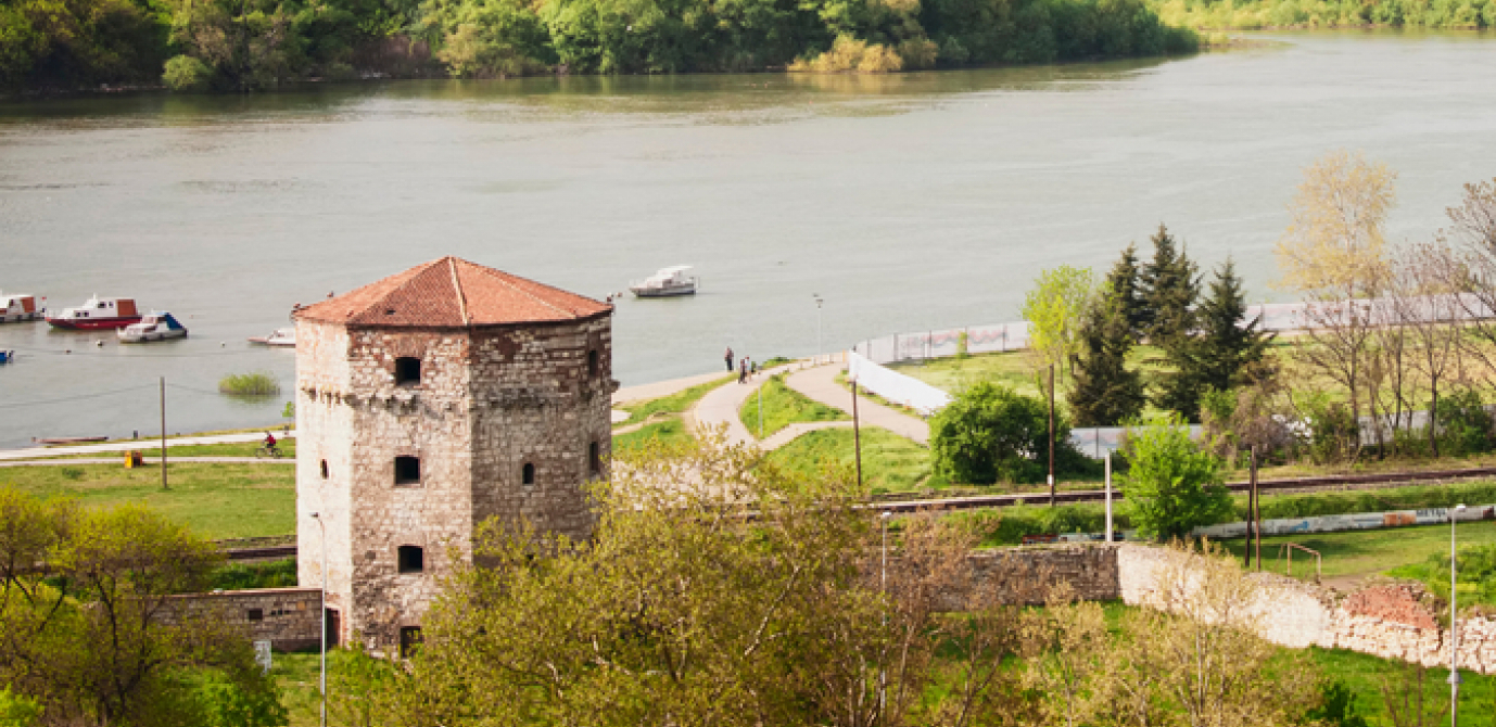 NA KALEMEGDANU Dečak (13) ispao iz turističkog vozića