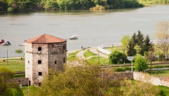 NA KALEMEGDANU Dečak (13) ispao iz turističkog vozića