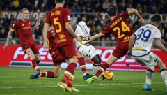 DRAMA! Roma jedva istrgla bod od srpske Verone, Murinjo pocrveneo!