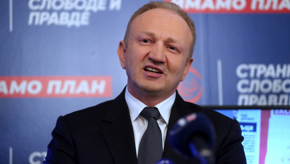 ĐILASOV I PAJTIĆEV ČOVEK IZ VOJVODINE OJADIO RAZVOJNU BANKU Na računu ima oko DVA miliona franaka!