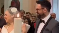 PRVI SNIMAK SA VENČANJA! Petar i Hana se ljubili u crkvi, a ovo im je izmamilo osmeh! (VIDEO)