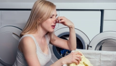 OVAJ TRIK SVAKA DOMAĆICA TREBA DA ZNA Sipajte vodu za ispiranje usta u mašinu za pranje veša i vidite šta će se desiti!