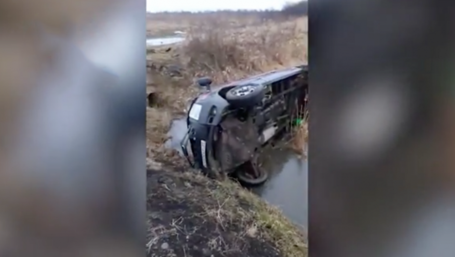 MINIBUS SE PREVRNUO Nesreća na putu kod Vranića