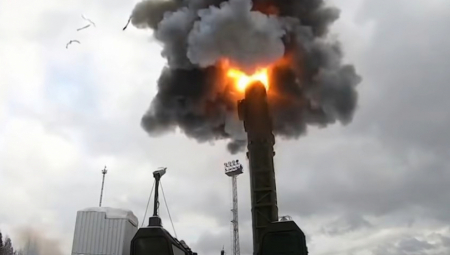 STRAVIČNE SLIKE IZ UKRAJINE Zarobljena dva maloletna Rusa, uhvatili ih u šumi i vezali (FOTO)
