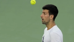 ŠTA ĆE REĆI JELENA? Nole se vratio u Beograd, pa zagrlio zvanično najlepšu Srpkinju (FOTO)