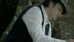 POZNATI PEVAČ BIO JE ŽRTVA PORODIČNOG NASILJA Bolna ispovest: Sve su to gledali naši sinovi