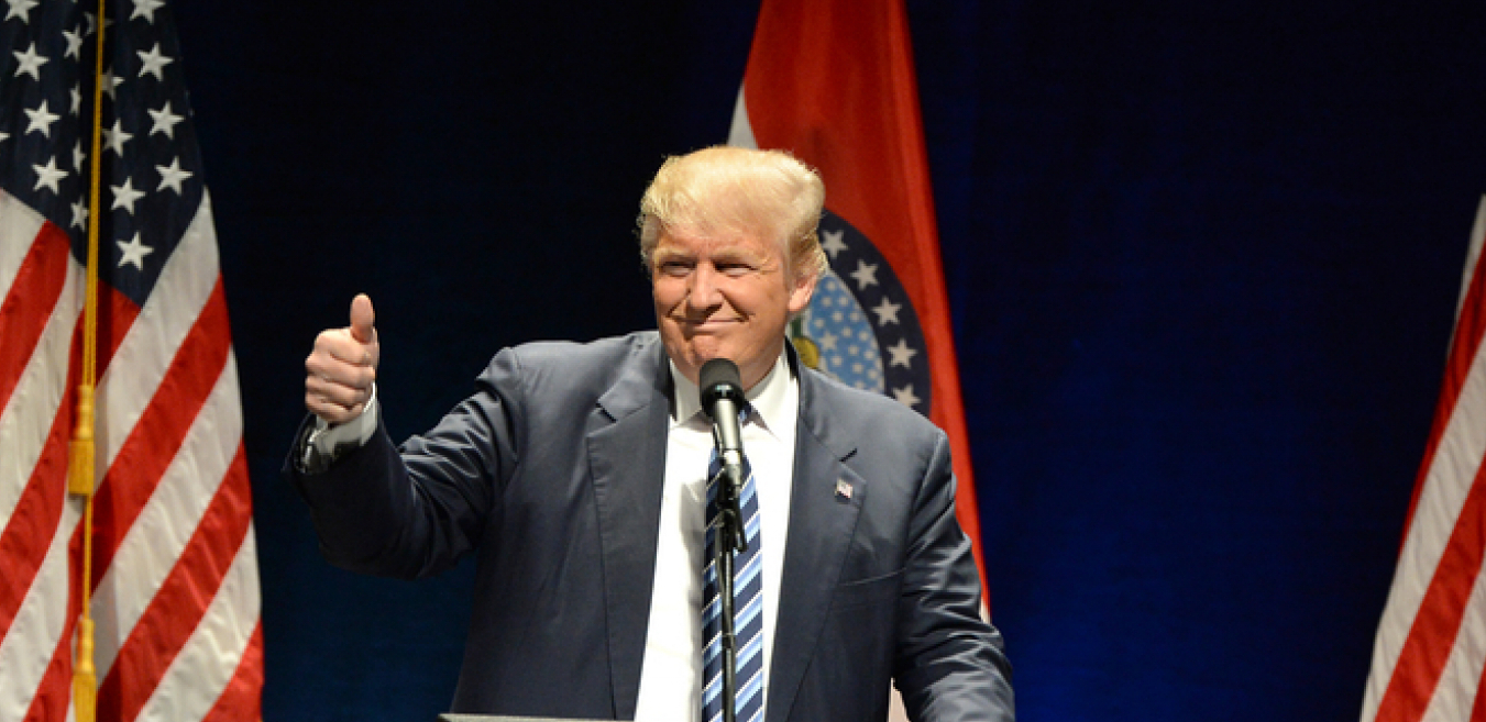 PANIKA Otkazao motor na Trampovom avionu, morao prinudno da sleti!