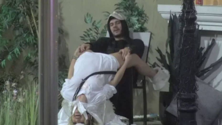 DEJAN ODBIO ALEKS! Nikolićeva molila zadrugara da je poljubi, ponizila sebe nikad gore i zapretila mu najvećim haosom do sada!