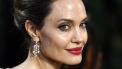 ANDŽELINA PROŠETALA NAJTRAŽENIJU TORBU ZA 2023. GODINU Kupuje se za ceo život, kombinuje uz sve i nikada ne izlazi iz mode