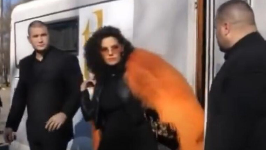 NA SNIMANJE DOLAZILA SA OBEZBEĐENJEM! Evo gde je i šta radi najkontraverznija učesnica Zvezda Granda (FOTO)