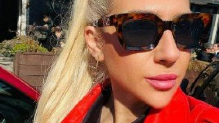 ŽENA MAČKA! Jovana Jeremić mamila uzdahe dubokim dekolteom i pokazala brutalnu liniju u crnoj koži! (FOTO)