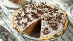 PREUKUSAN SLATKIŠ BOGAT ČOKOLADOM Francuska svilena pita, kremasta čarolija za čistu desetku