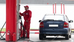 JOŠ ĆE SKAKATI CENA NAFTE Analitičari predviđaju da će za nekoliko meseci barel koštati 240 dolara