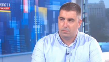 PACIJENTKINJA KOJA SE RAZVEDE OD MUŽA KOJI JE URNIŠE OD BATINA DOBIJA FLAŠU VINA Čuveni srpski doktor deli svoje poklone, sve je lepo objasnio