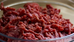 AKO GA U ZAMRZIVAČU DRŽITE MESECIMA, BACITE GA ODMAH Iznenadićete se kad čujete koliko dugo mleveno meso sme da stoji!