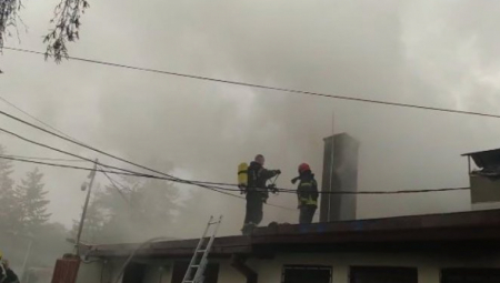 BORBA SA POŽAROM NA NOVOM BEOGRADU Vatrogasci i dalje na terenu, dim kulja iz restorana (FOTO/VIDEO)