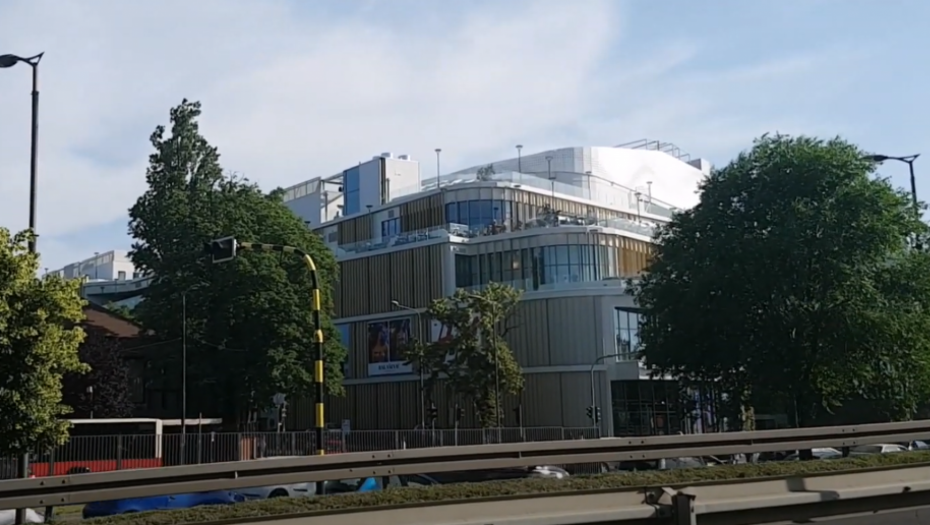 ADA MOL HITNO EVAKUISAN  Nastao pravi stampedo, ljudi su jurili na sve strane