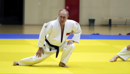 LEŽAO POLOMLJEN I U BOLOVIMA A onda mu se ukazao Putin